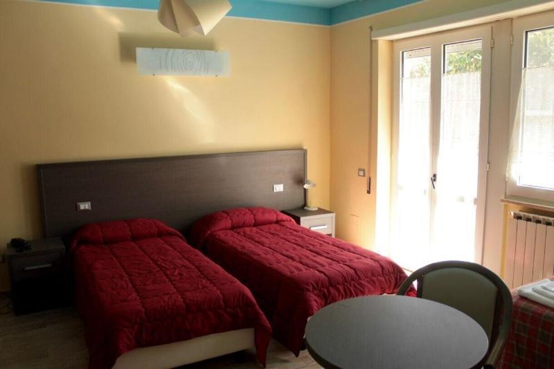 Hotel Villa Aurora Latina Zewnętrze zdjęcie