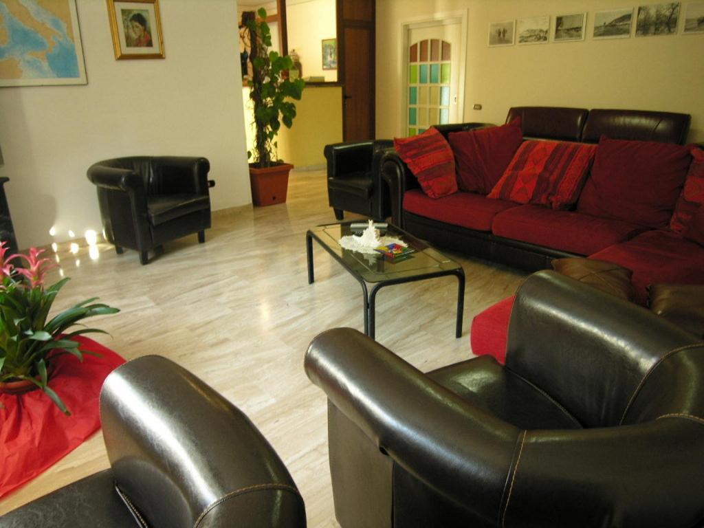 Hotel Villa Aurora Latina Zewnętrze zdjęcie