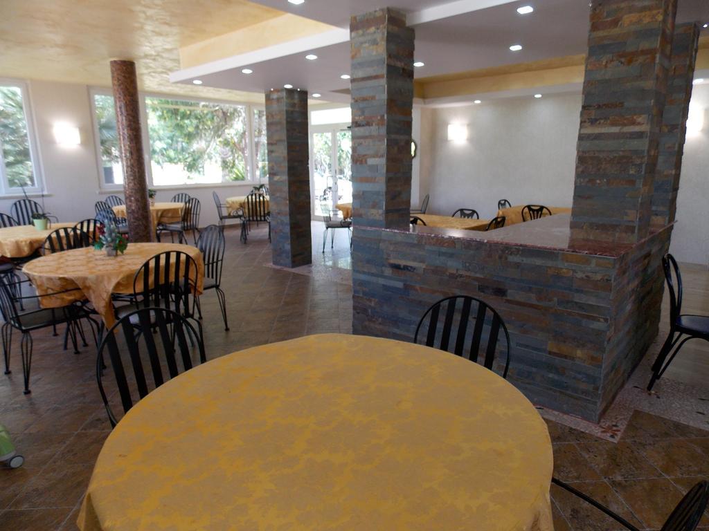 Hotel Villa Aurora Latina Zewnętrze zdjęcie