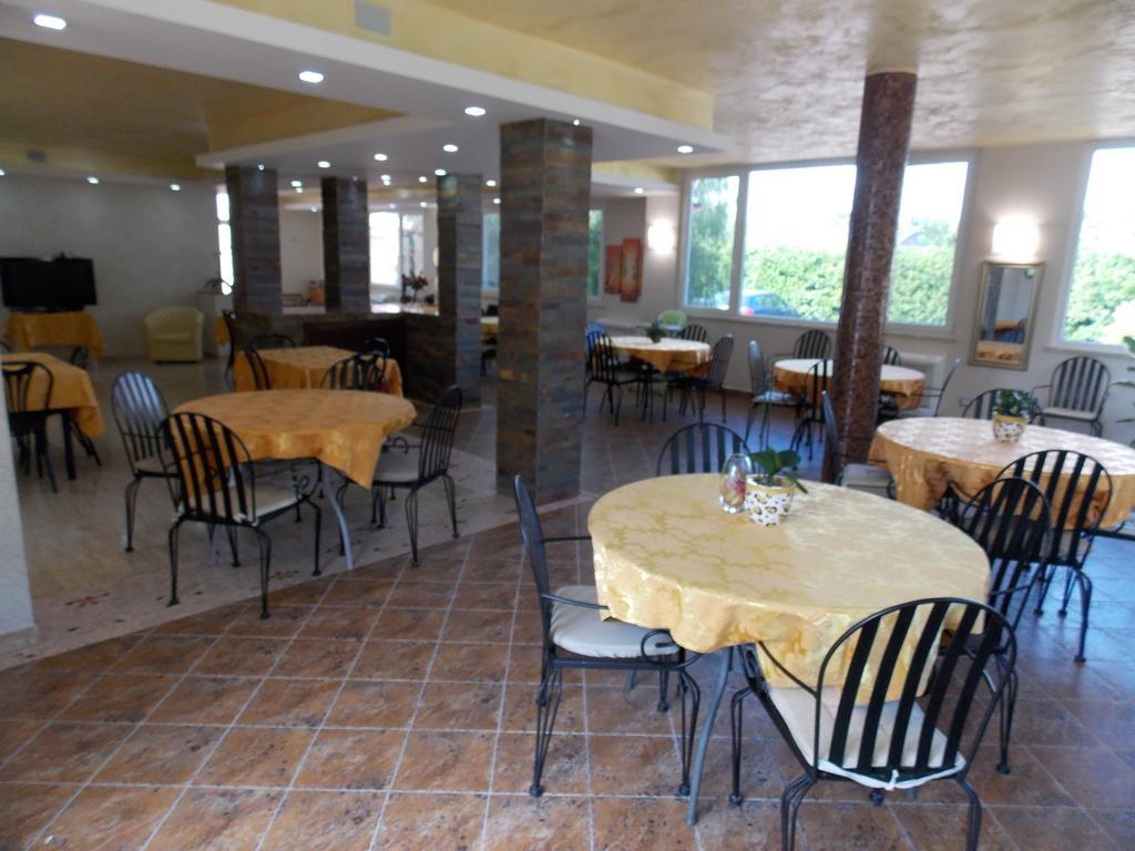Hotel Villa Aurora Latina Zewnętrze zdjęcie