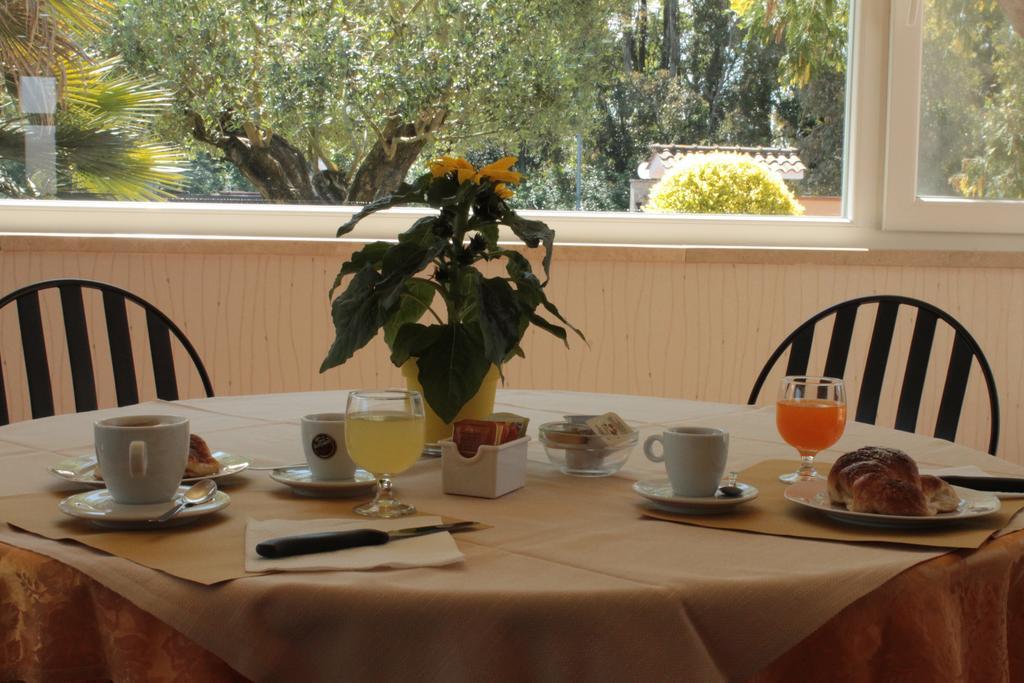 Hotel Villa Aurora Latina Zewnętrze zdjęcie