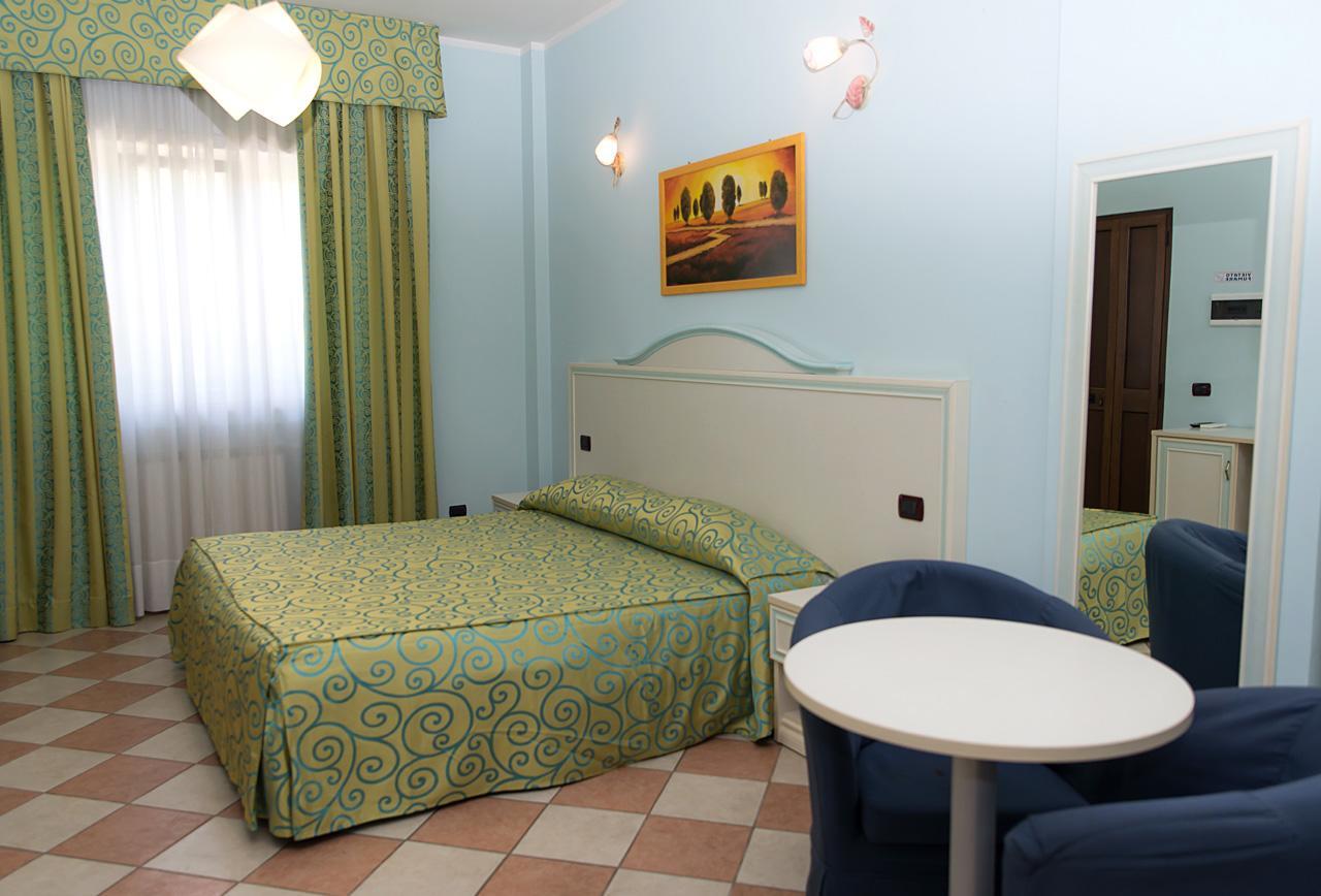 Hotel Villa Aurora Latina Zewnętrze zdjęcie